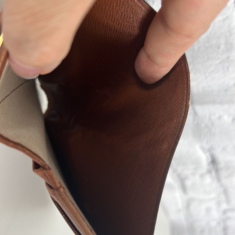 Authenticated Vintage Louis Vuitton Viennois Wallet - Picture 10 of 17